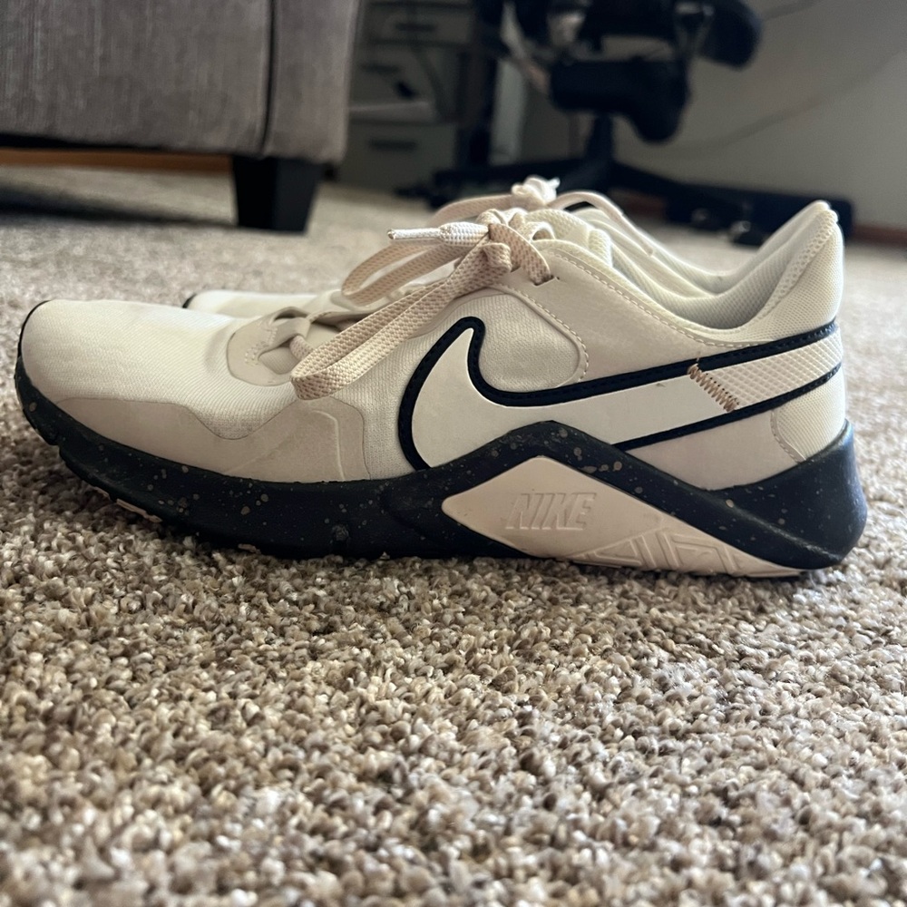Nike Legend Essential 2 Premium
Women's Training Shoes